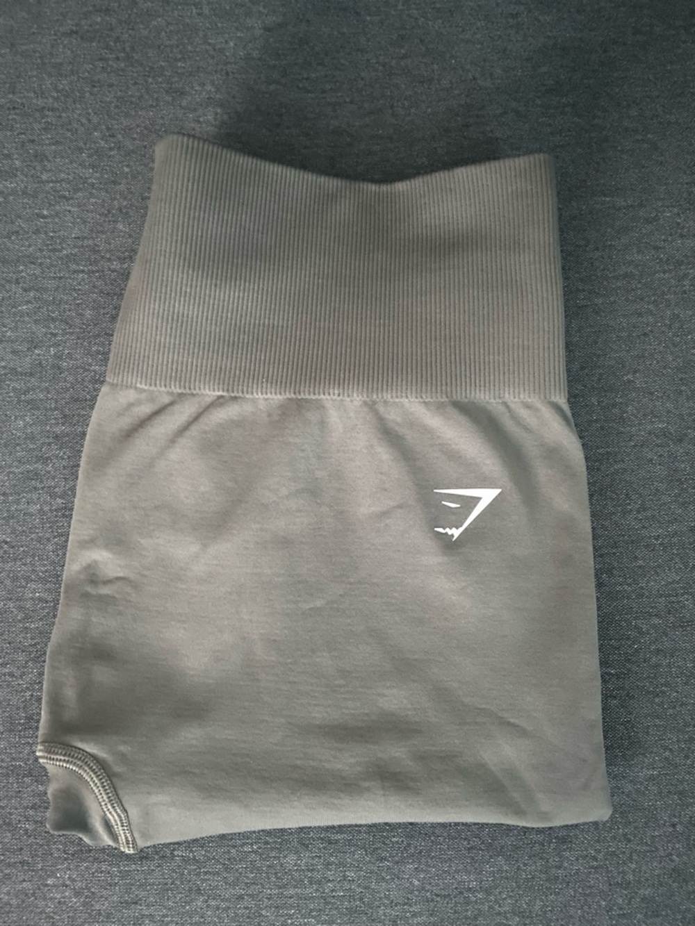 Gym shark leggings